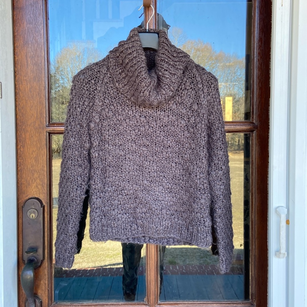 Vivienne‎ Tam Sweater acrylic & wool blend. in size small.